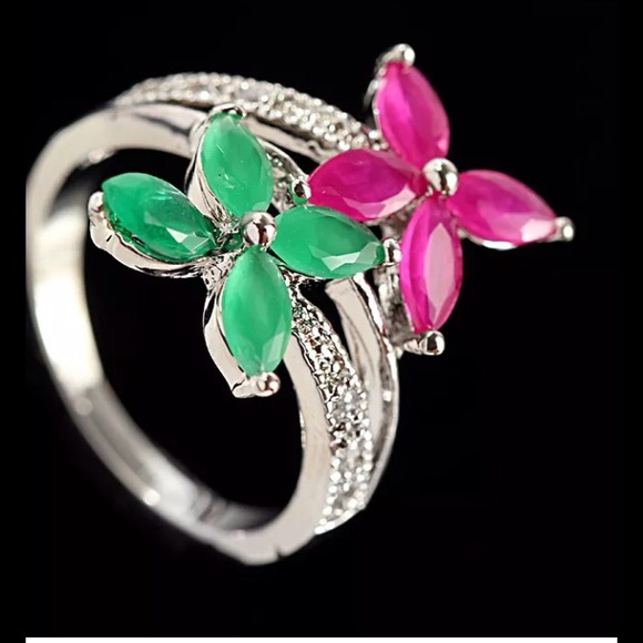 Jewelry - 925 Sterling silver emerald & topaz ring size 8 💚
