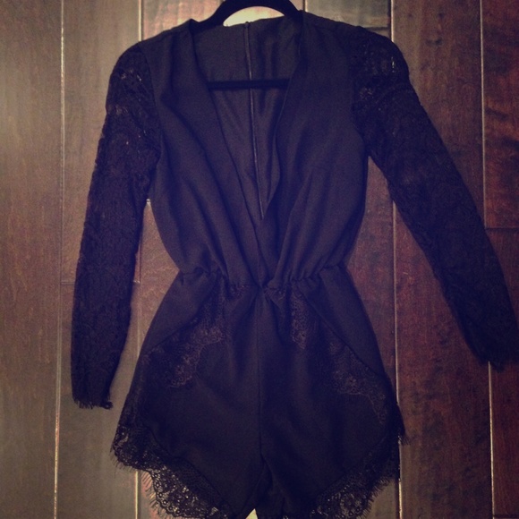 NEW Long sleeve lace romper