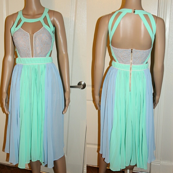 Blue sleeveless hollow pleated chiffon dress