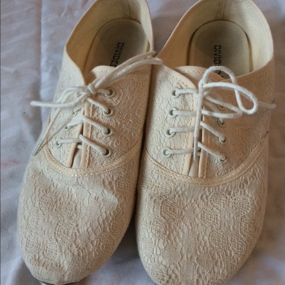 lace shoes