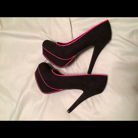 Sz  5 1/2 Candies stilettos