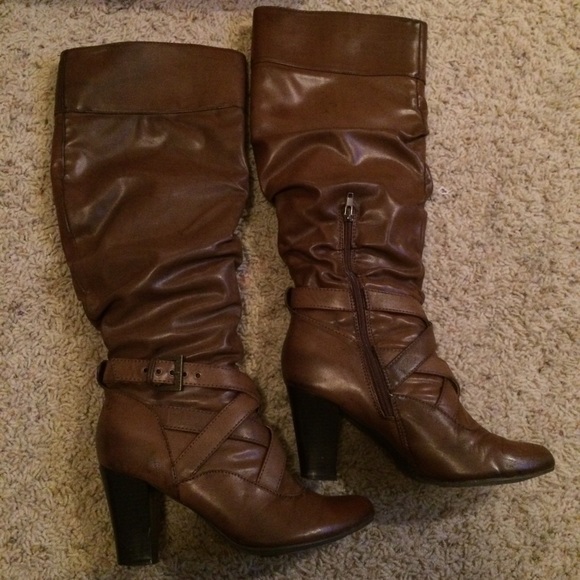 SOLD Knee high Guess boots - Picture 2 of 4