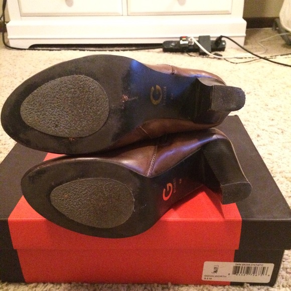 SOLD Knee high Guess boots - Picture 4 of 4