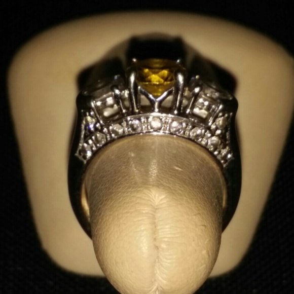 3 stone ring - Picture 3 of 3