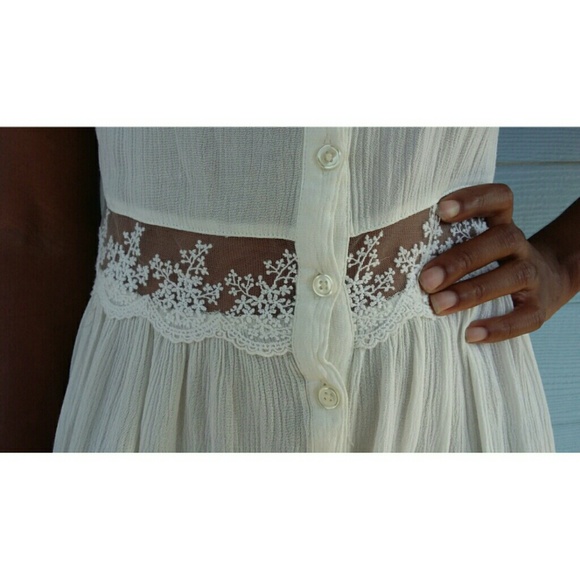 Lace dress - Picture 2 of 3