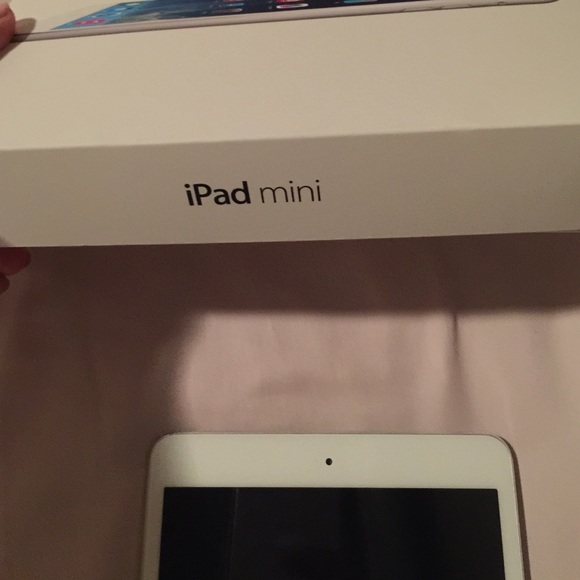 IPad Mini - Picture 2 of 2