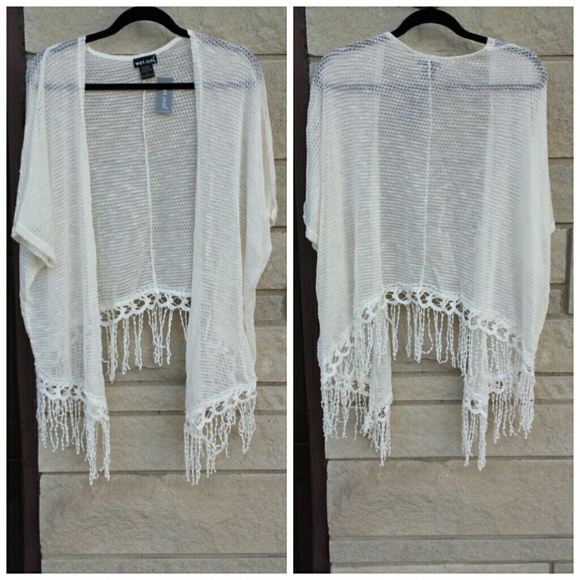 🚫SOLD!🚫 White Crochet Fringe Kimono - Picture 2 of 4