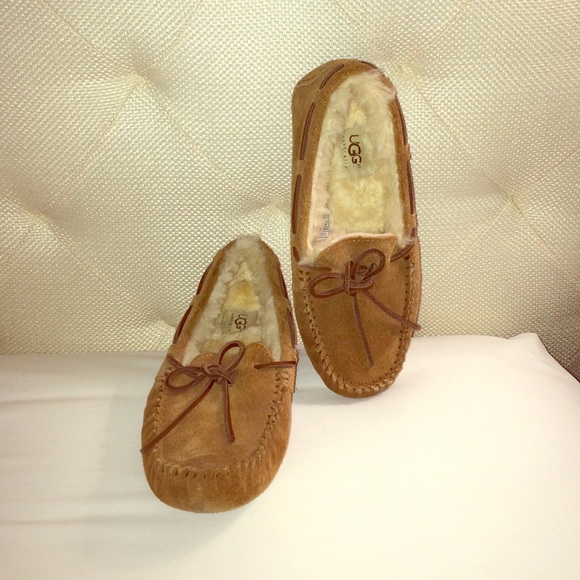 🚫SOLD🚫Ugg "Dakota" Slippers / Moccasins