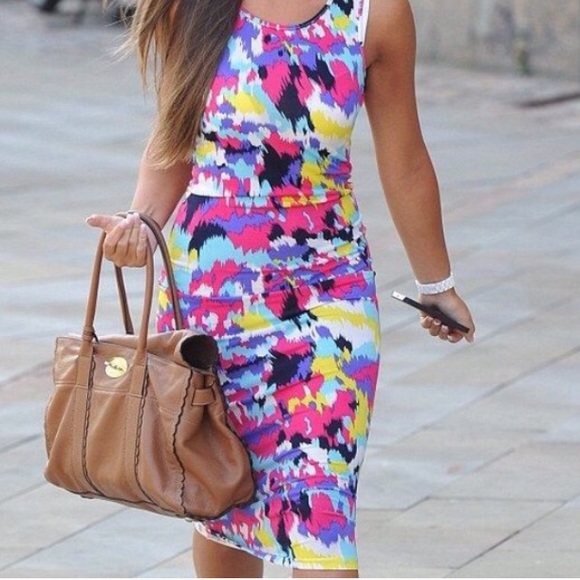 Dresses & Skirts - 💖Beautiful colorful body on dress!💖NWOT