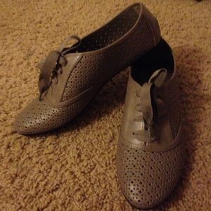 Oxford style shoes