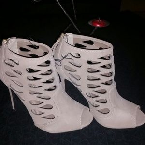 NWOB Dollhouse Cutout Open Toed Caged Booties 6