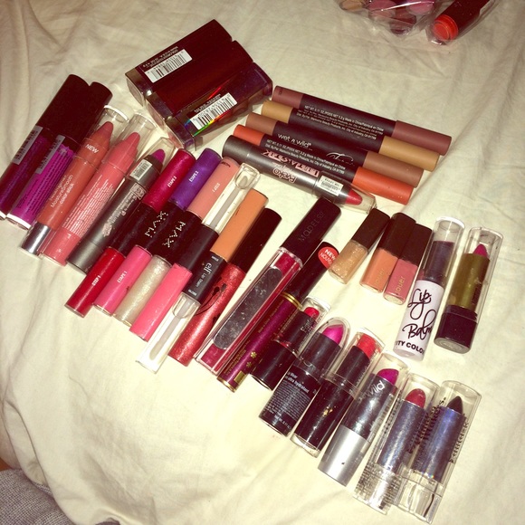 Huge Lipstick / Lipgloss Bundle. 30+