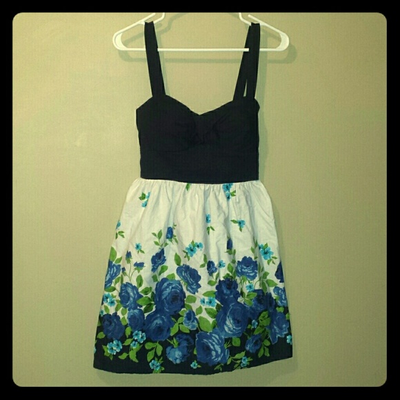 " Price Reduced" Summer dress (Size 9)