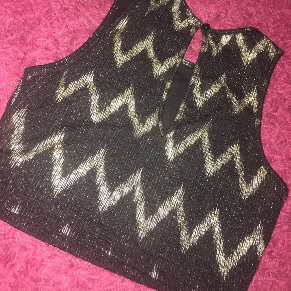 Cute top - Picture 2 of 3