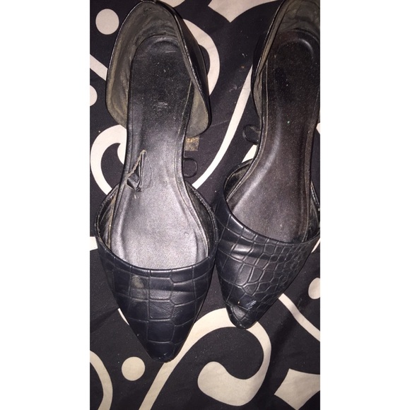 Black pointy toe flats