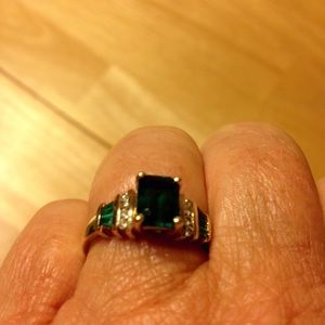 10K Gold Green Emerald Ring