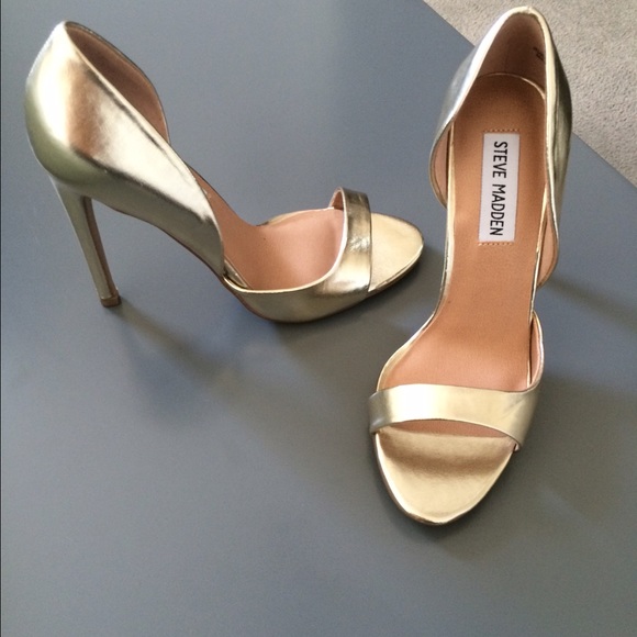 Steve Madden Shoes - NEVER WORN! Awesome gold Steve Madden stilettos!