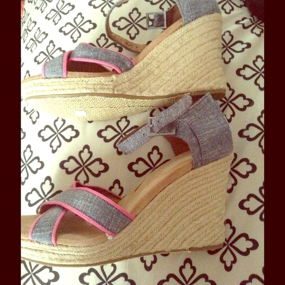 Toms wedges