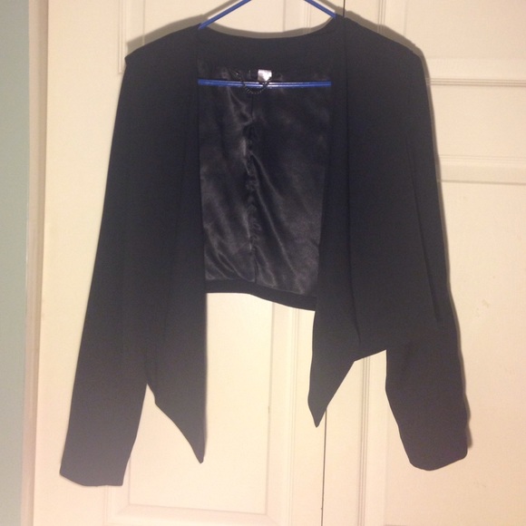 Cropped blazer.