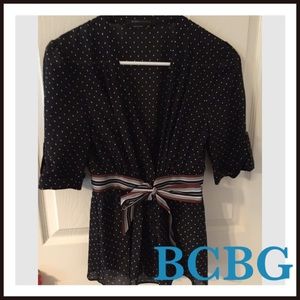 🎉HP 10/23 🎉Sale Vintage BCBG blouse! Adorable