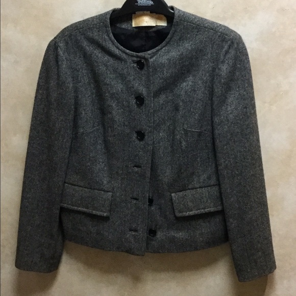 Wool short blazer