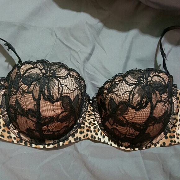 Victoria's Secret cups Balconet.