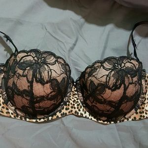 Victoria's Secret cups Balconet.