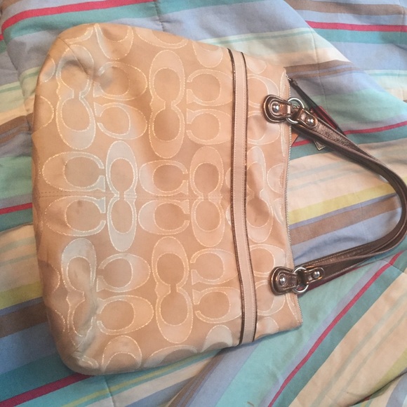 Large authentic coach purse - Picture 2 of 4