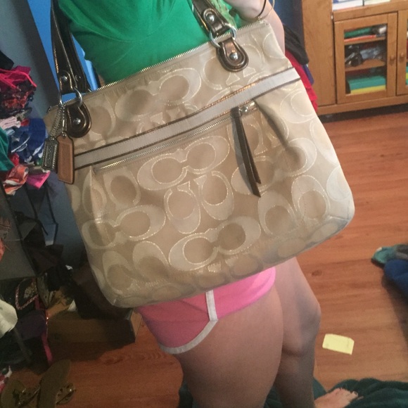 Additional coach bag pictures - Picture 4 of 4