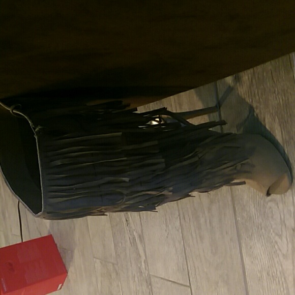 Fringe heels - Picture 3 of 3