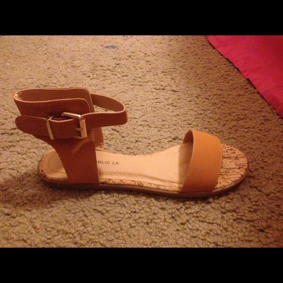 Chestnut sandals