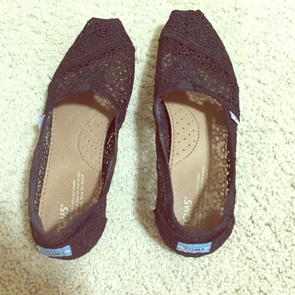 LIKE NEW toms