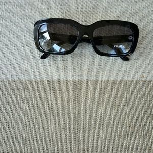 PRADA sunglasses NWOT style SPR23M
