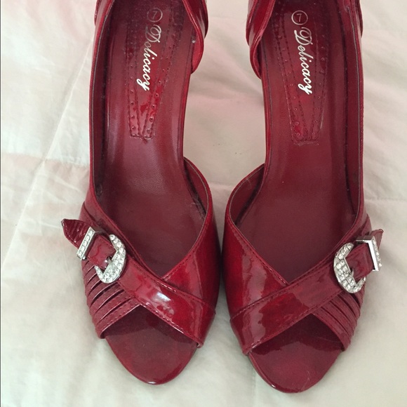 🎉final markdown🎉Red shoes/rhinestone buckle