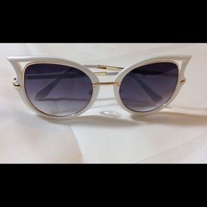 White Gold Glasses and Transparent Cat Eye Glasses