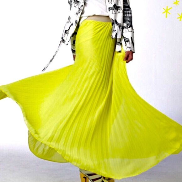 TOV Dresses & Skirts - Stunning yellow maxi from TOV☀️1 left XL