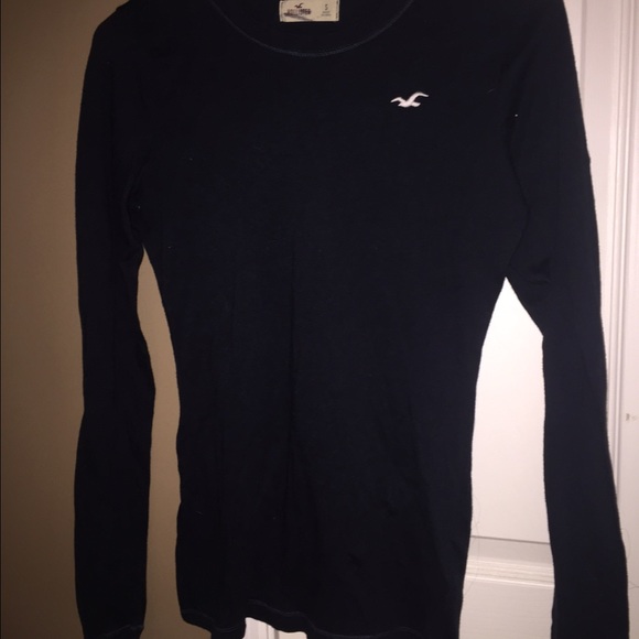 Navy blue long sleeve Hollister shirt