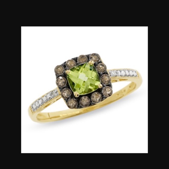 Zales genuine peridot and gold ring