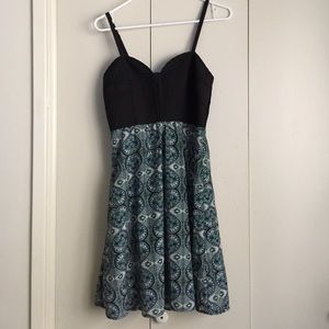 🚨 ACCEPTING BEST OFFERS. Patterned Dress