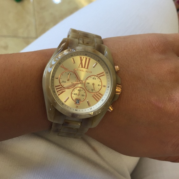 Michael Kors Watch 🌹🌺🌻 - Picture 3 of 3