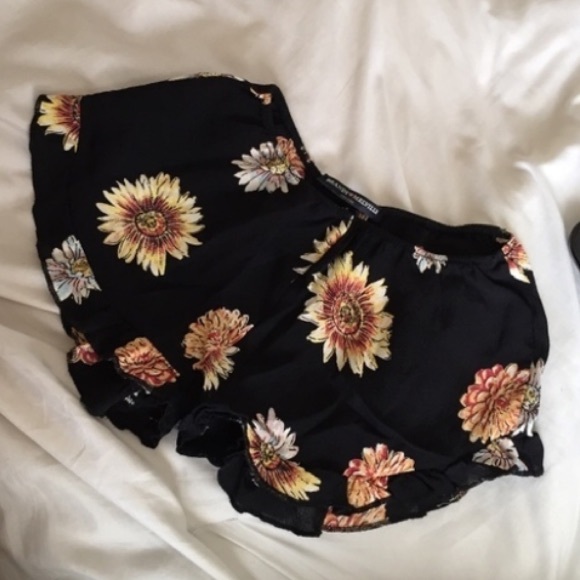 ❌SOLD❌Brandy Melville RARE Peony/Sunflower Vodis - Picture 2 of 4