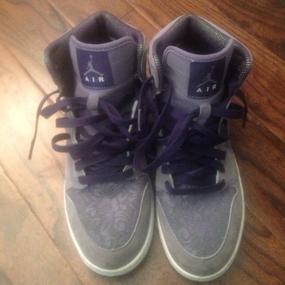 Jordan Retro 1 purple