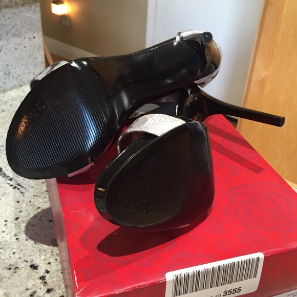 Carlos Santana Heels - Picture 3 of 4