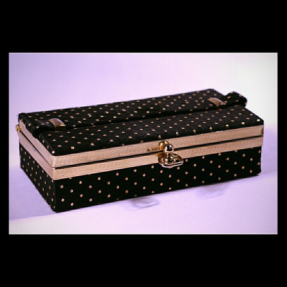 1950'S BLACK BOX CLUTCH