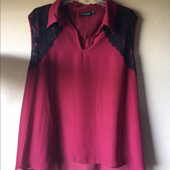 ✨Maroon Blouse w/ Black Lace Detail! ✨ - Picture 2 of 3
