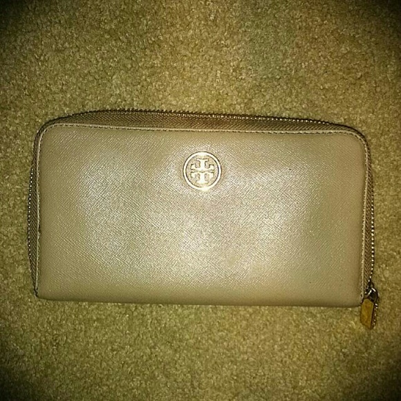 Authentic Tory Burch tan leather wallet