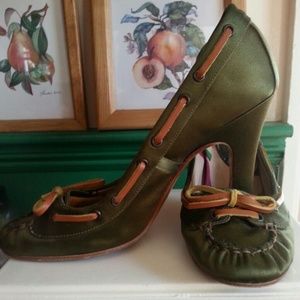 Marc Jacobs army green satin pumps/high heels