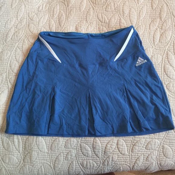Blue pleated Adidas tennis skirt 🎾