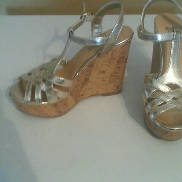 Wedge sandals - Picture 3 of 4