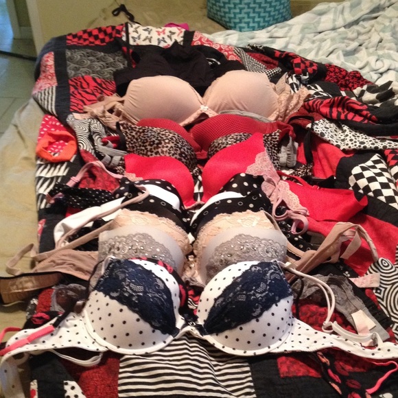 18 bra lot 36C Victoria Secret, Adrene and Maia